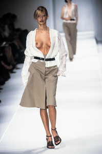 1825088140_MaxMara2001WomenRTW1.thumb.jpg.8ef291ee850b7ab15eeae323ca4c7af8.jpg