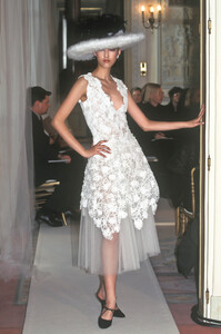 1844598825_Chanel1997HauteCouture145.thumb.jpg.aabd47a747da73f32db22f23c6773ebd.jpg