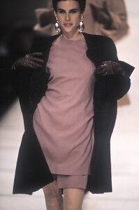 1847680314_GiorgioArmani1991WomenRTW66.thumb.jpg.b2ba487d2951964993cf8852c3605fb7.jpg