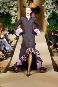 1882484429_YvesSaintLaurent2000HauteCouture156.thumb.jpg.3810e23cd85144881405afdb222953e6.jpg