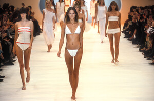 1897888578_PacoRabanne2002WomenRTW51.thumb.jpg.9ff46372ce8087e90090ab31a6b4ddb0.jpg