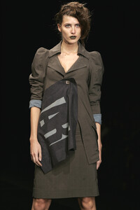 1912706044_VivienneWestwood2006WomenRTW130.thumb.jpg.96275c19eebb8f442077f25e4b17a78a.jpg