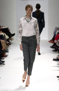 1917475482_AlbertoBiani2001WomenRTW46.thumb.jpg.669907f7b85e8b907fb1ff443f6115cc.jpg
