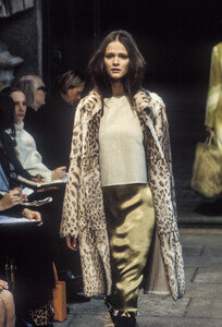 1928686119_MarniFall19989.thumb.jpg.5a534ab733dac5f33da7d164831842aa.jpg
