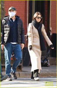 leonardo-dicaprio-camila-morrone-couple-up-rare-day-out-in-nyc-38 (1).jpg