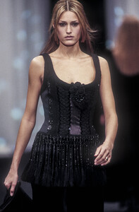 1947873142_AlbertaFerretti1993WomenRTW77.thumb.jpg.55eecd1be8f4d459259b503935844023.jpg