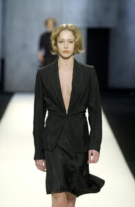 1952842880_DonnaKaran2001WomenRTW70.thumb.jpg.2a5c10b13e338785603cbcd60d9f2839.jpg