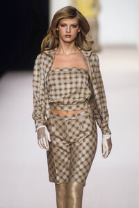 1977573857_Missoni2000WomenRTW10.thumb.jpg.a86c663f6d8c7a1f655f61871f9fc82a.jpg