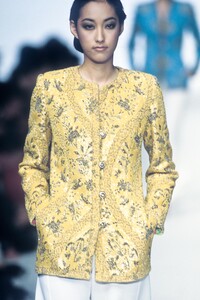 200901143_EmanuelUngaro1997WomenRTW95.thumb.jpg.55456eb8395d35955b516e2a18a52451.jpg