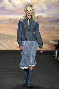 2012478106_AnnaSui2005WomenRTW22.thumb.jpg.1e1d7b6f6d1c754c136d7e6979d184a6.jpg