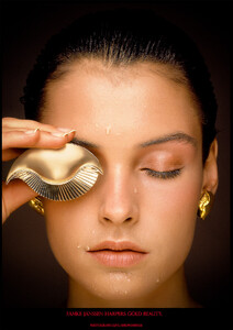 2031424406_GoldBeauty-Harpers-ArrowSmithMaisonSensey.thumb.jpg.1a08bcd6a716c30b77342b74d0487669.jpg