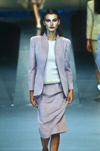 2035139938_Valentino1998WomenRTW72.thumb.jpg.78f9babfea059c43b80f62af338321a7.jpg