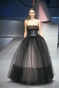 2035496296_Valentino1998WomenRTW201.thumb.jpg.175114df18981a32e60bc1de016c213b.jpg