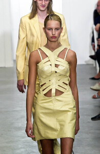 2060652834_HelmutLang2001WomenRTW112.thumb.jpg.741a0da9a9c13f1cf3c6b09b2f9ba2fa.jpg