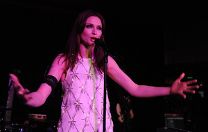 Sophie+Ellis+Bextor+Sophie+Ellis+Bextor+Performs+3nZSbl1qNM8x.jpg