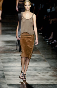 2064079688_YvesSaintLaurent2002WomenRTW51.thumb.jpg.b6f1a5ae63928891140c1a67f6bd5391.jpg