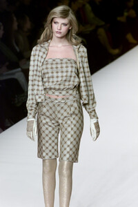 2073028585_Missoni2000WomenRTW11.thumb.jpg.fb8f282d11160c59081c008ed237728c.jpg