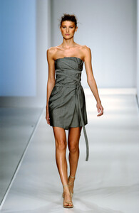 2073162491_MaxMara2002WomenRTW26.thumb.jpg.eba4cbefea31ace529057c4a739a178d.jpg