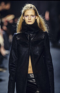 2073600199_CostumeNational1999WomenRTW94.thumb.jpg.f691b5a7b9583247e8ba2ee81ab83664.jpg