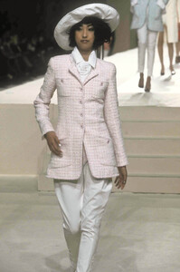 2077159301_Chanel1997WomenRTW160.thumb.jpg.e9b0c02218de3143a7269cfd7fadc7e2.jpg