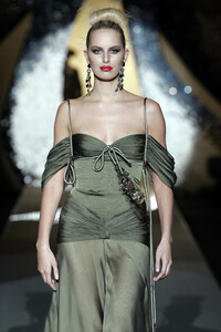 2078306630_Valentino2005HauteCouture54.thumb.jpg.d98cd433c4668984c26b0d554d179ef9.jpg