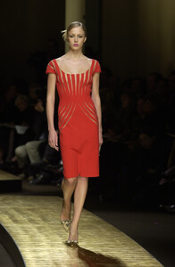 2082490204_Valentino2001HauteCouture24.thumb.jpg.f28e609907ad2c7207d92824db16eb54.jpg