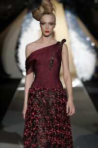 2088511519_Valentino2005HauteCouture71.thumb.jpg.917d0aaee655adaf1c670d7376bec46c.jpg