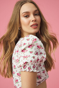 BANDI Twist Detailed Flower Patterned Crop Top_0003.jpg