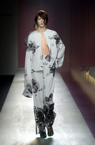 21338830_SalvatoreFerragamo2001WomenRTW94.thumb.jpg.55bb77e1c04deb774756461212437665.jpg