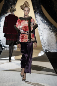 2134090356_Valentino2005HauteCouture20.thumb.jpg.4e06b3bf05d5b93a2415a112374ad468.jpg