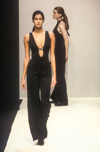 222779979_PacoRabanne1996WomenRTW87.thumb.jpg.b68e86ee1e0263f02767dd8c53036d5c.jpg