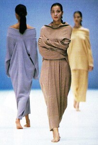 22325148_RyukoFeb1988IsseyMiyake(7).thumb.jpg.08461ad44008bdf2c418aa1e40a033d0.jpg