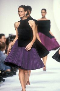 231958705_ChristianDior1990WomenRTW90.thumb.jpg.6aea3664acd32401cea4ee701632cf1c.jpg