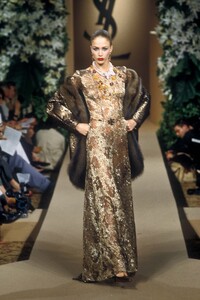 234329742_YvesSaintLaurent2000HauteCouture116.thumb.jpg.a987492781c06b0cfc143567930d547e.jpg