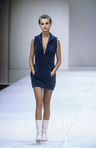 240587575_Lanvin1998WomenRTW39.thumb.jpg.6b7b26a4b382df148934015c3f424402.jpg