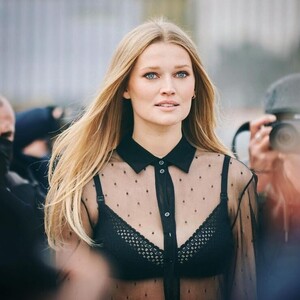 740full-toni-garrn (1).jpg