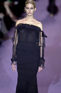 278766746_YvesSaintLaurent2001WomenRTW69.thumb.jpg.1d363e800d188f0bc21d651a9cf20e6e.jpg