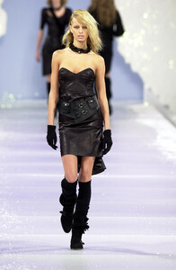 280057847_Blumarine2001WomenRTW30.thumb.jpg.6bf922571b54edc40cb691b7659a8cb3.jpg