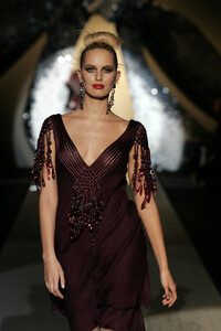 298172802_Valentino2005HauteCouture24.thumb.jpg.00b0941f295215461bf5b15d9939a402.jpg