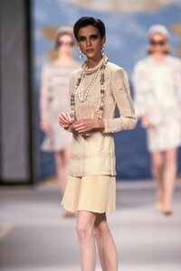 298856522_Valentino1990HauteCouture47.thumb.jpg.7a1c72ea5b9844231ecce9c2ccff95f0.jpg