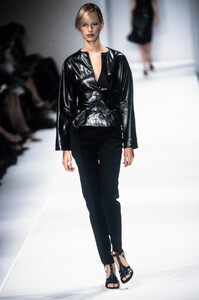 299767240_MaxMara2001WomenRTW57.thumb.jpg.2bcce9833721c6562f32b728ee97d3e8.jpg