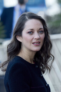 Marion+Cotillard+Bigger+Premiere+69th+San+RKl2vniYLK_x.jpg