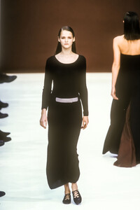 311785698_Loewe1998WomenRTW18.thumb.jpg.e12c040ff9b12ad8867abadfd1faca6d.jpg