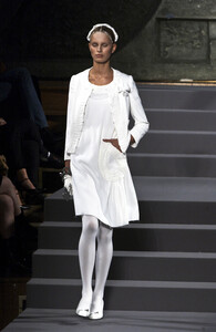 322489578_ViktorandRolf2002WomenRTW4.thumb.jpg.8e780751878cc60a606c8957bb657e5b.jpg