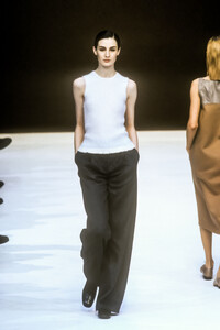 328332410_Loewe1998WomenRTW25.thumb.jpg.5a99b3a9d897d8ce370404857c5cc9b1.jpg