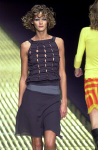 339247676_VersusbyDonatella2001WomenRTW69.thumb.jpg.8b146b40d07f4861fcbbbfa4287d676b.jpg