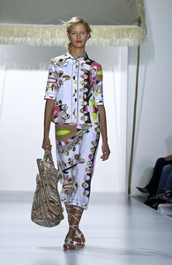 362299506_EmilioPucci2002WomenRTW29.thumb.jpg.3eb739c79b86637497622b5fb1540829.jpg