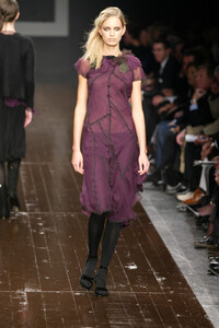 380744914_AlbertaFerretti2002WomenRTW23.thumb.jpg.699e916be343a83548e25cc0273d1bd4.jpg