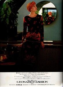 41742028_MarieClaireJapan1983January(49).thumb.jpg.f37a8565e439df4b2df545d2d94f070a.jpg