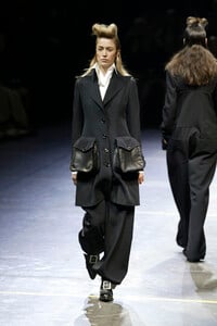 449734267_YohjiYamamoto2004WomenRTW85.thumb.jpg.02b1d9147b57e76c3ea42223f02836c3.jpg